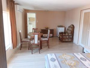 a living room with a dining room table and chairs at При Старото пиано in Belogradchik