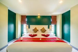 Postel nebo postele na pokoji v ubytování La Vintage Resort - Patong, Phuket + 37 fotografií