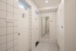 Un baño de Travel of Swan International Hostel