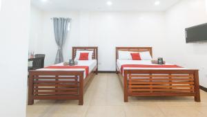 Postel nebo postele na pokoji v ubytování RedDoorz at RJs Bldg near Lyceum Gen Trias Cavite
