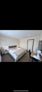 a bedroom with a bed and a desk and a chair at Comfy Room for ONE person - Netflix, Amazon Prime & Disney Plus in Bromley