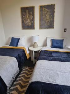 Ein Bett oder Betten in einem Zimmer der Unterkunft Loft Parque Magnolio Cerro Alegre