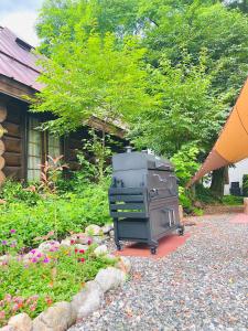 Aed väljaspool majutusasutust Pixel Chalet.象宿.Hakuba Echoland白马滑雪避暑别墅