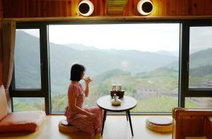 山景或在旅馆看到的山景
