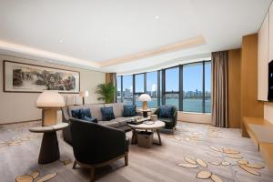 Posezení v ubytování Wyndham Grand Plaza Royale Yuzhou Xiamen Wuyuan Bay