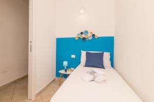 Ένα ή περισσότερα κρεβάτια σε δωμάτιο στο Appartamento Mirto In The City Center - Happy Rentals