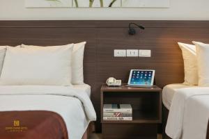 Postel nebo postele na pokoji v ubytování Quang Chung Hotel Le Van Thiem