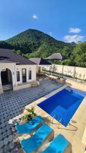 Bassein majutusasutuses Luxury Villa with Mountain scenery või selle lähedal