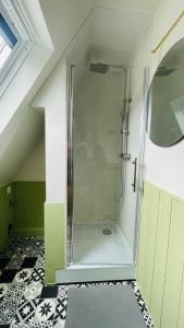 a shower with a glass door in a bathroom at Appartement La Cabane de la Baie. in Étaples