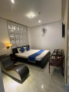 Postel nebo postele na pokoji v ubytování Phuc Hotel