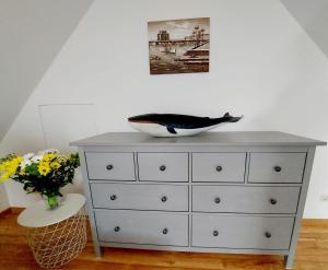 a dresser with a bowl on top of it at Hochwertige Ferienwohnung direkt am Hafen mit Balkon in Ostseebad Karlshagen +25 photos