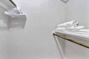 Galería fotográfica de Colony Retreat en The Colony 42 fotos más