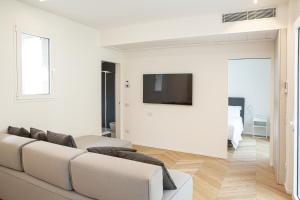 Μια τηλεόραση ή/και κέντρο ψυχαγωγίας στο Luxury Suites Collection - Cachemire e Chiffon