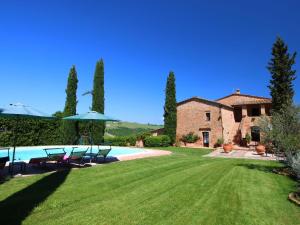 a villa with a swimming pool in a yard at Attractive Farmhouse in Montalcino with Terrace in San Giovanni dʼAsso