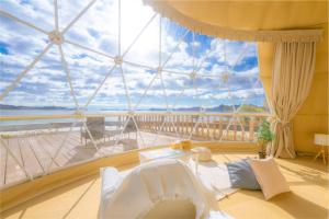 Balkón nebo terasa v ubytování GLAMPDOME SETOUCHI-SHIMANAMI