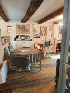 a living room with a table and a kitchen at Ty Brigitte in Dinan