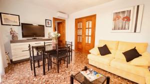 a living room with a couch and a table at Apartamento Jose Enrique in Granada