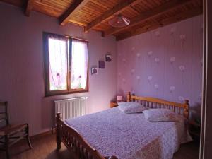 a bedroom with a bed and a window at Gîte nature, 15 km de Gérardmer, randonnée, ski, jardin, terrasse, BBQ, équipements bébé inclus - FR-1-589-64 in Champdray