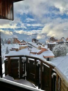 a snow covered town with buildings and buildings at IMMODREAMS - La Cabane in Morzine