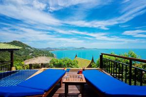 - Vistas al océano desde la terraza de una villa en Sandalwood Luxury Villa Resort en Lamai