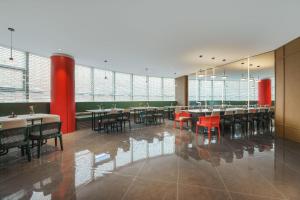 a dining room with tables and chairs and windows at Atour X Hotel Xi'an Northwestern Polytechnical University Subway Station in Xi'an