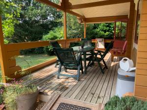 Balkon lub taras w obiekcie Chalet 17 tournesol Mauroux