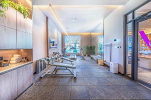 a gym with treadmills and a treadmill at Atour X Hotel Shenyang Beiling Park in Shenyang