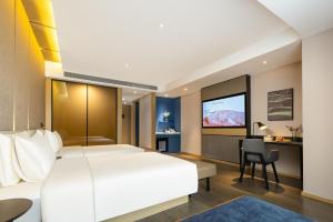 Atour Hotel Kunshan Chengdong Development Zoneにあるベッド