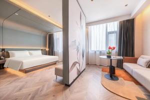 Ένα ή περισσότερα κρεβάτια σε δωμάτιο στο Atour S Hotel Yinchuan Drum Tower North Yuhuangge Street