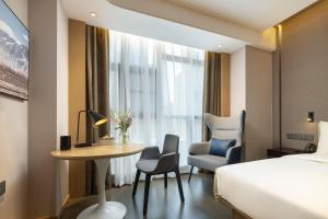 Atour Hotel Kunshan Chengdong Development Zoneにあるベッド