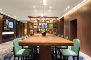 Ruang duduk di Hampton by Hilton Hangzhou West Lake