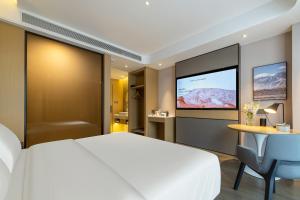 Atour Hotel Kunshan Chengdong Development Zoneにあるベッド