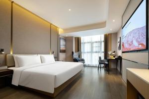 Atour Hotel Kunshan Chengdong Development Zoneにあるベッド