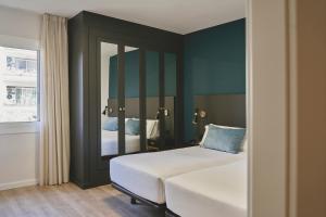 Posteľ alebo postele v izbe v ubytovaní Arenas Atiram Hotel
