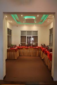 a room with a long table with red table cloth at Paramount Hotel Pussellawa in Pussellawa