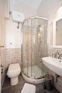A bathroom at Romacentrarte