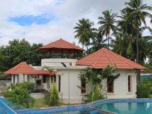 a villa with a swimming pool and a resort at Misty Hills Retreat in Coimbatore