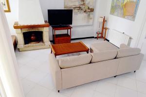 a living room with a couch and a fireplace at La Casa Alegre in Alicante