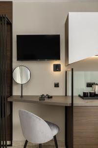 TV a/nebo společenská místnost v ubytování Costa De Luxe Suites