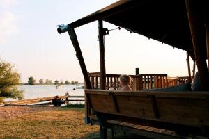 Φωτογραφία από το άλμπουμ του Luxury Lake Lodge σε Alphen