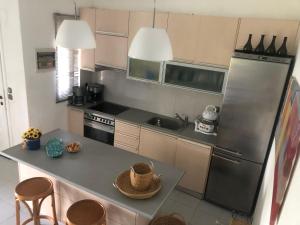Кухня или мини-кухня в Maria’ s house
