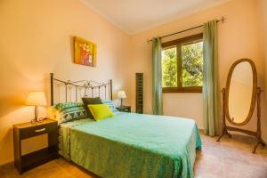 A bed or beds in a room at Ideal Property Mallorca - Puri