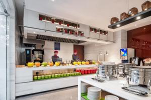 Dapur atau dapur kecil di Hampton by Hilton Hangzhou West Lake