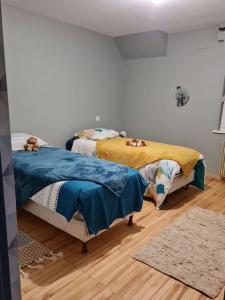 Un pat sau paturi într-o cameră la Gîte chez Gribouil