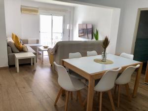 A seating area at Apartamento del Mar