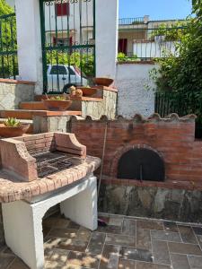 a brick fire pit in front of a building at Villa Simona in Matonti