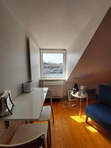 a living room with a table and a window at Panorama Apartments Ribeira Porto in Porto