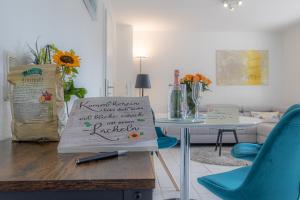 Posezení v ubytování fewo1846 - Strandresidenz Wassersleben Meeresbrise App 685 - komfortables Apartment mit Balkon und Meerblick