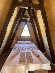 an overhead view of a bed in a tiny house at OLİVE GARDEN ANTALYA in Bahtılı