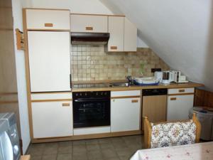 A kitchen or kitchenette at Haus Schupp